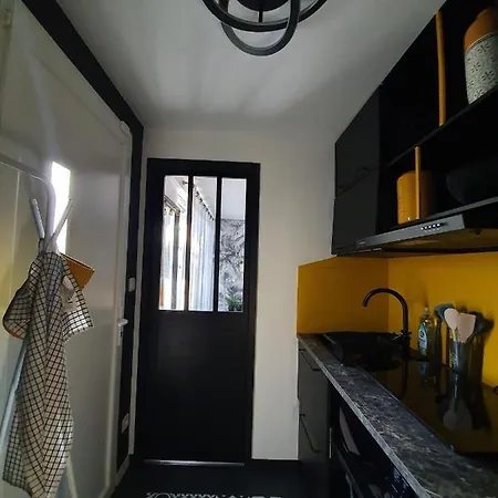 Tropical Apartment