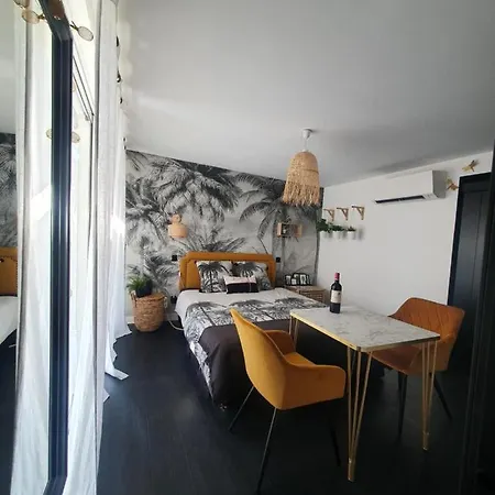 Tropical Apartment